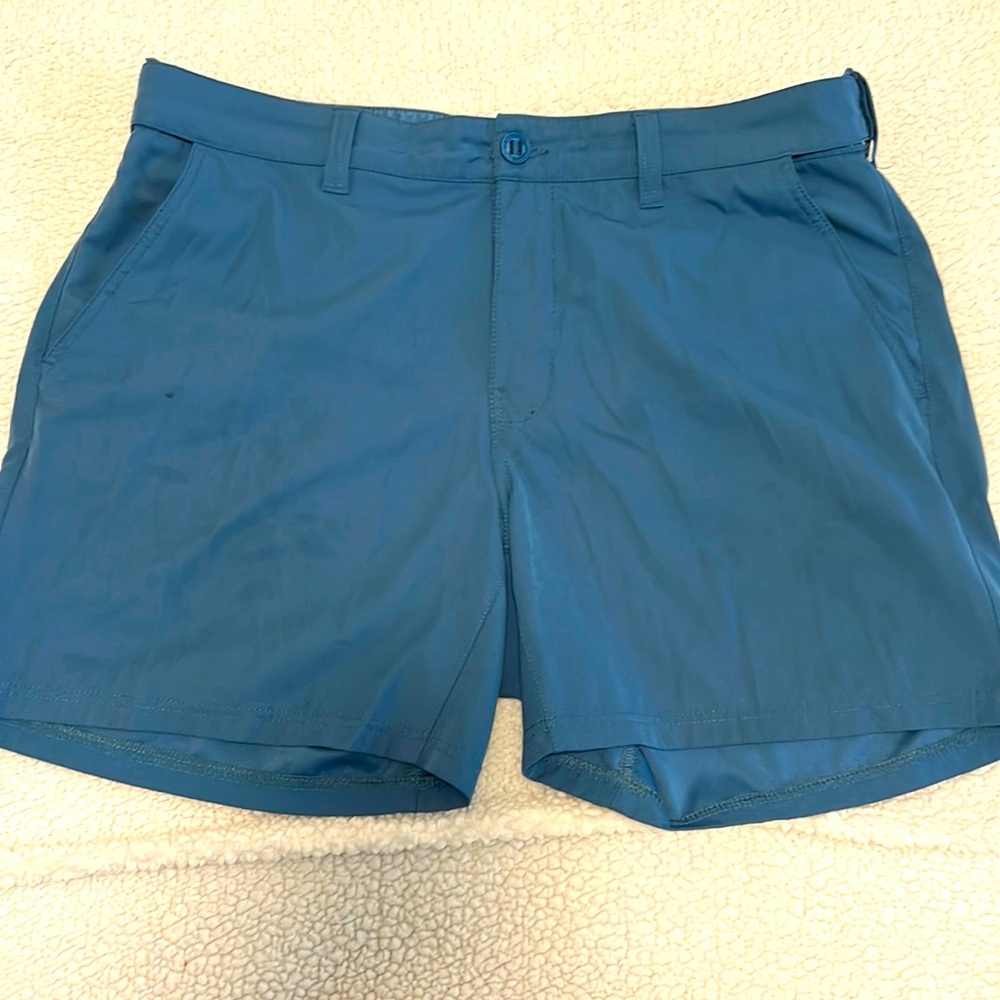 Huk blue pursuit shorts size XL